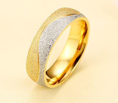 Aliança Aspecto Rugoso com Banda Prateada Cruzada 6mm em Aço - REF00096 - Image 3