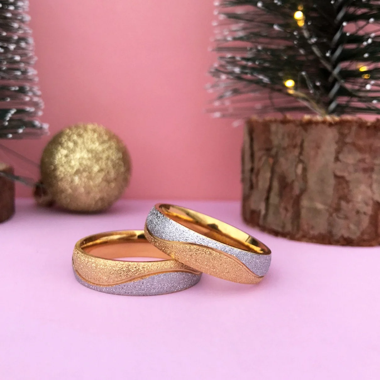 Aliança Aspecto Rugoso com Banda Prateada Cruzada 6mm em Aço - REF00096 - Image 6