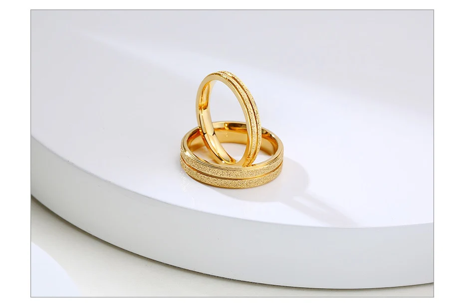 Aliança Dourada com Filetes Rugosos 3mm e 5mm em Aço para Casamento, Namoro ou Compromisso - REF18203 - Image 4