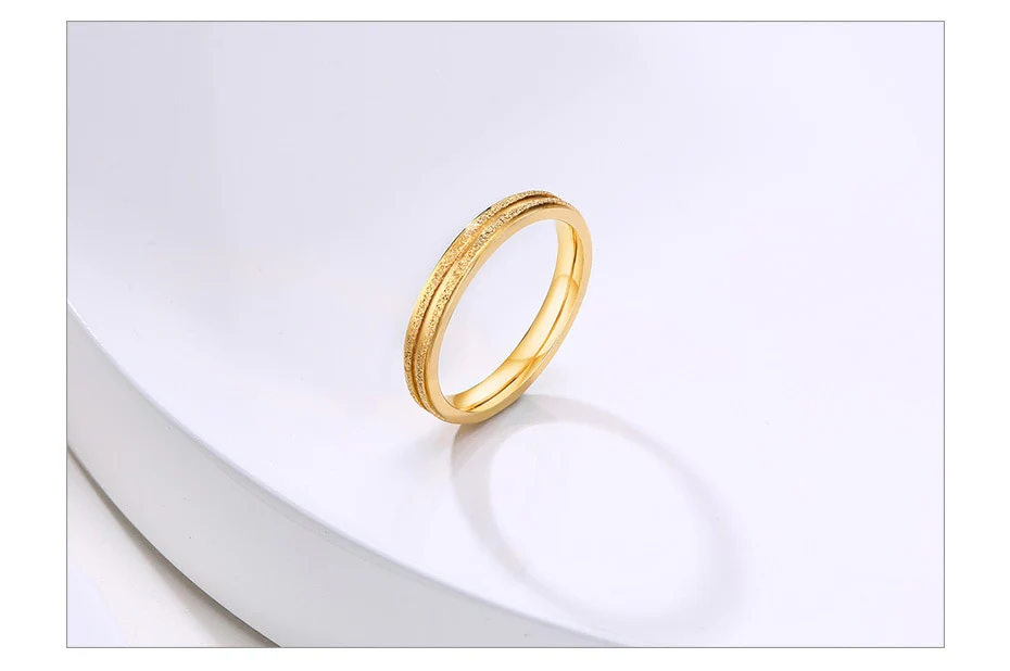 Aliança Dourada com Filetes Rugosos 3mm e 5mm em Aço para Casamento, Namoro ou Compromisso - REF18203 - Image 5