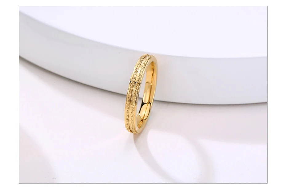 Aliança Dourada com Filetes Rugosos 3mm e 5mm em Aço para Casamento, Namoro ou Compromisso - REF18203 - Image 6