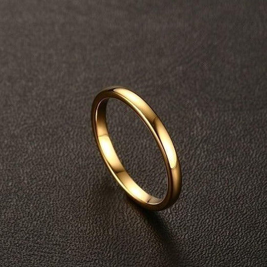 Aliança em Tungsténio Dourada, Simples e Tradicional, com 2mm de Largura, Dourada, Brilhante e Arredondada em Cima e nos Lados - REF1106 - Image 3