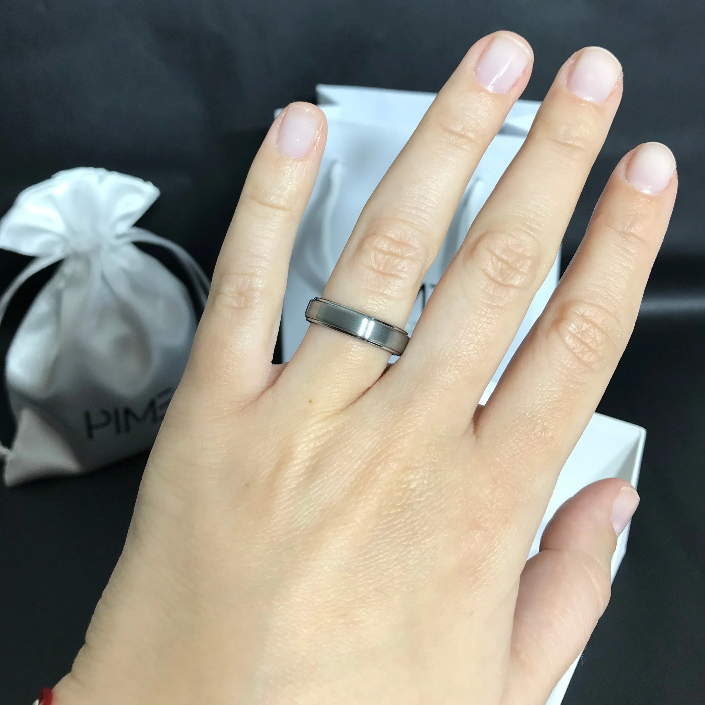 Aliança em Tungsténio Prateada, com 5mm de Largura, Plana e Fosca em Cima, Brilhante e Arredondada nos Lados - REF9063 - Image 12