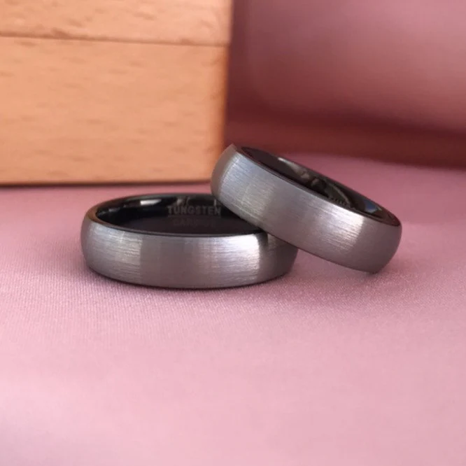Aliança em Tungsténio Prateada, com 6mm de Largura, Arredondada e Escovada em Cima, Preta nos Lados - REF3120 - Image 7
