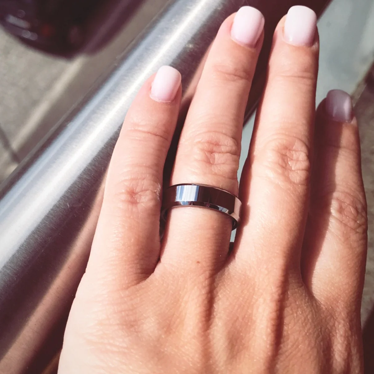 Aliança em Tungsténio Prateada, com 6mm de Largura, Plana e Brilhante em Cima, Angular e Brilhante nos Lados - REF1326 - Image 11