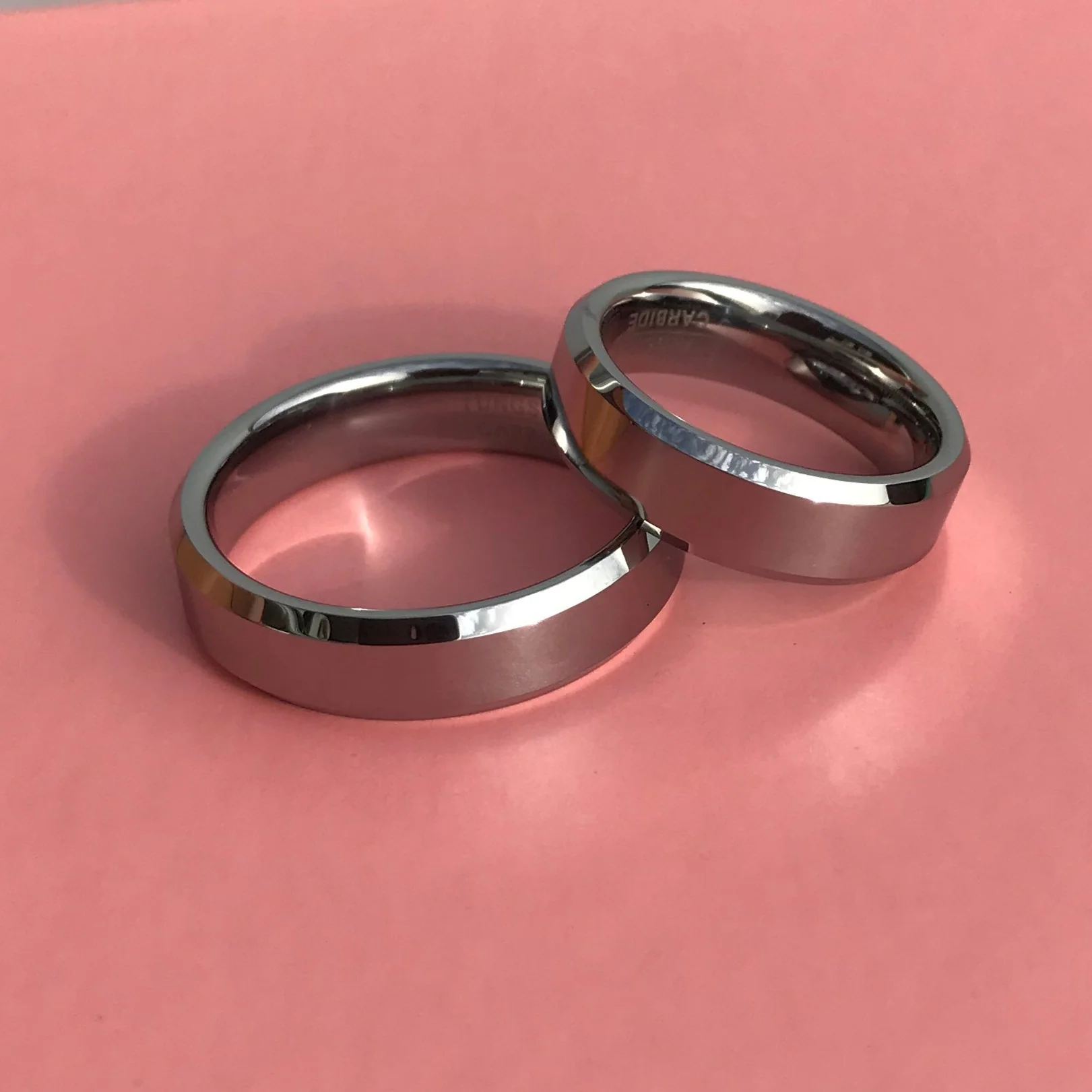 Aliança em Tungsténio Prateada, com 6mm de Largura, Plana e Brilhante em Cima, Angular e Brilhante nos Lados - REF1326 - Image 13