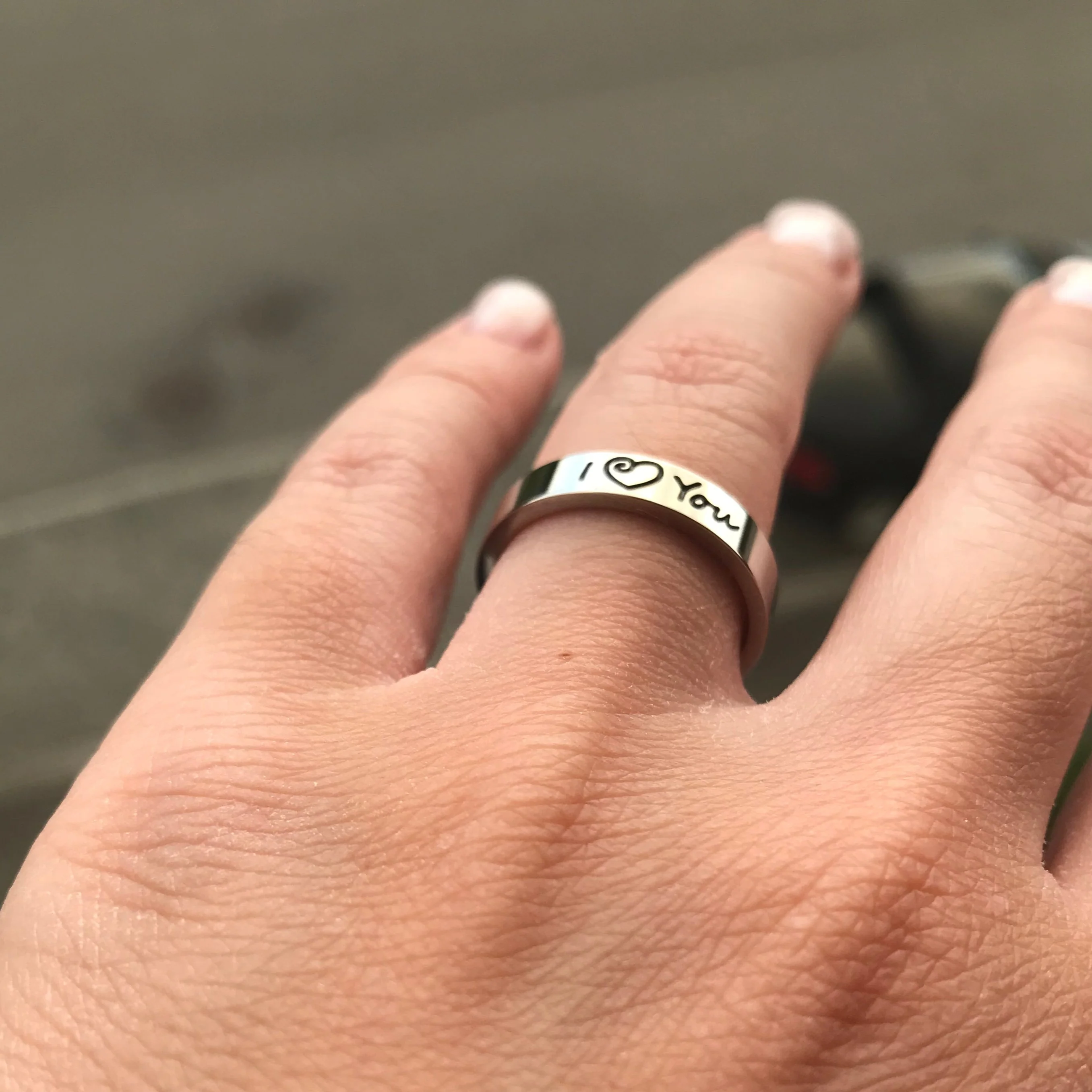 Aliança Prateada I Love You com Coração (4mm) em Aço - Alianças de Namoro ou Compromisso (para Namorados) - REF1610 - Image 10