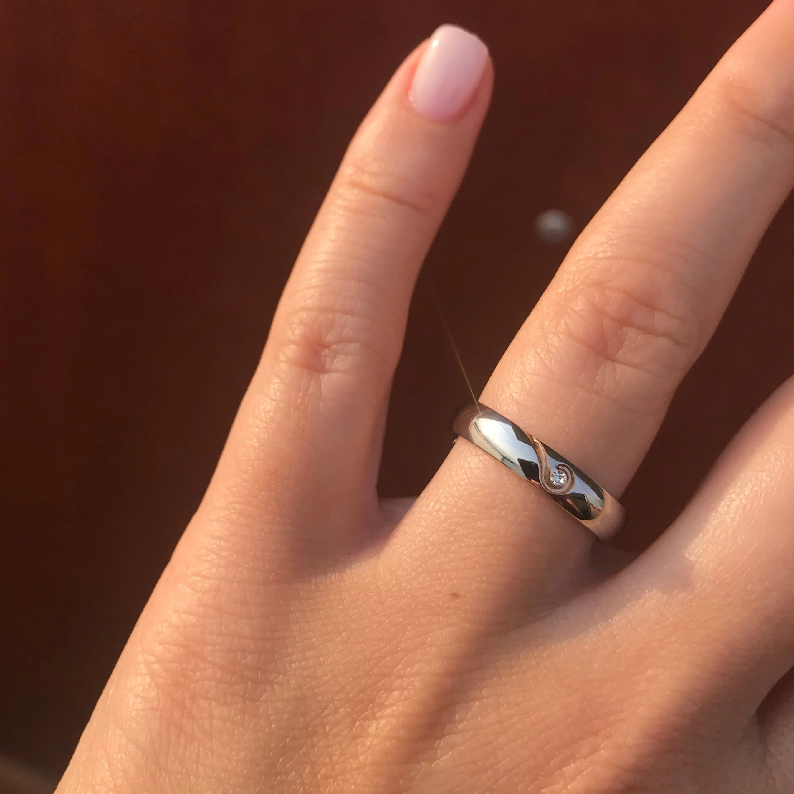 Alianças Metade Coração Dourado Rosa (4mm) ou Metade Coração Preto (5mm) em Aço para Namoro ou Compromisso - REF00054 - Image 3