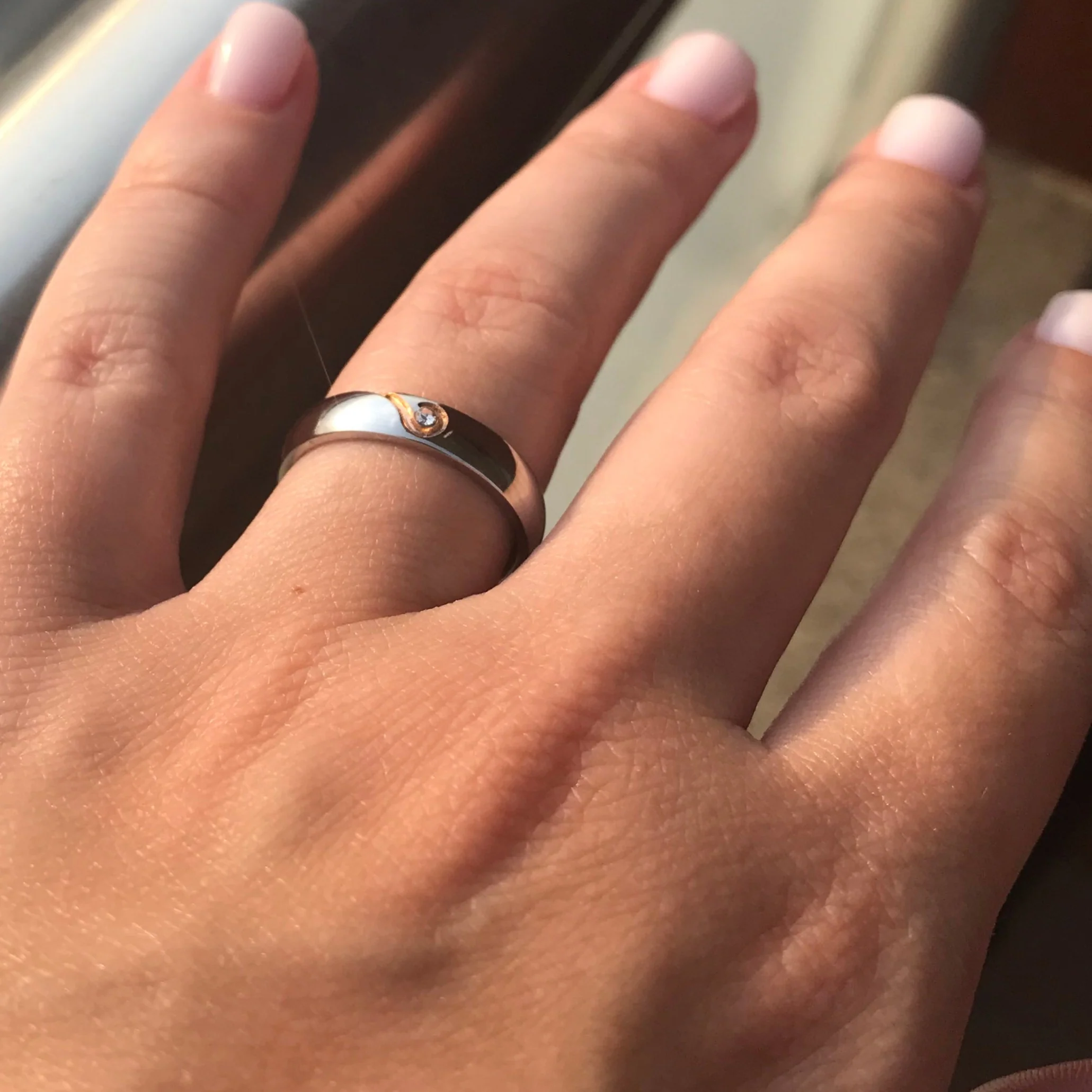 Alianças Metade Coração Dourado Rosa (4mm) ou Metade Coração Preto (5mm) em Aço para Namoro ou Compromisso - REF00054 - Image 5